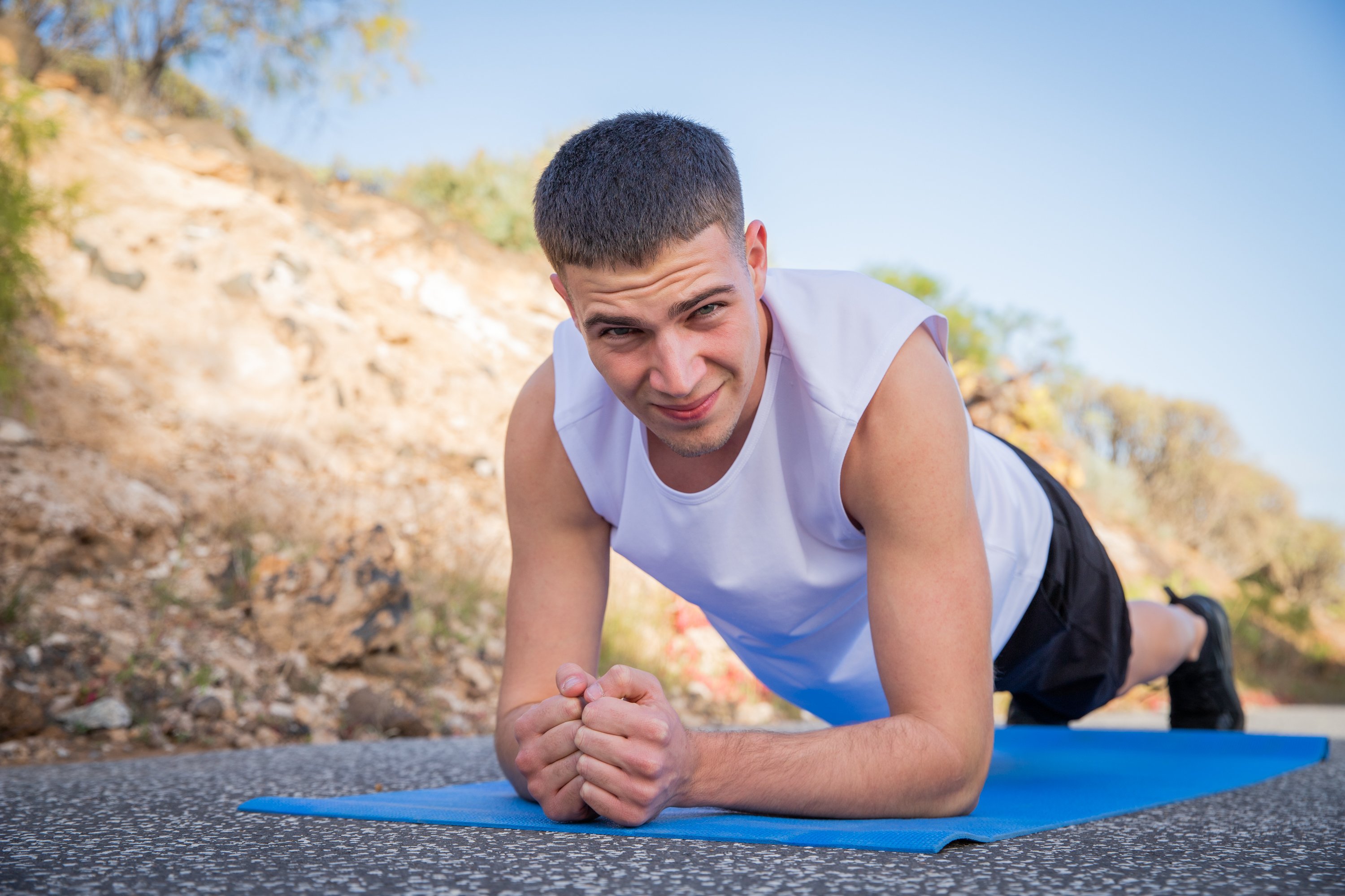 775771989-an-athlete-performs-a-plank-exercise-and-has-effor-2025-03-09-09-34-55-utc