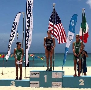 Tri-Barbados_podio-femenil