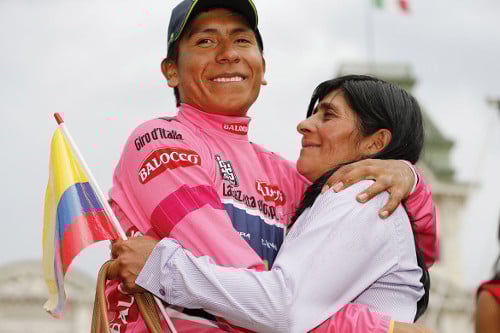 Nairo Quintana y su mamá - Giro de Italia 2014