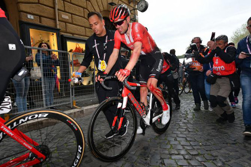 Tom Dumoulin caída y lesión en rodilla