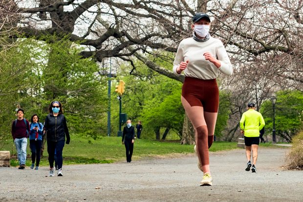 Corre con cubrebocas